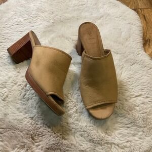 Frye‎ Blake Leather Mule Sandals Womens Size 8 3470031-TAN Heeled